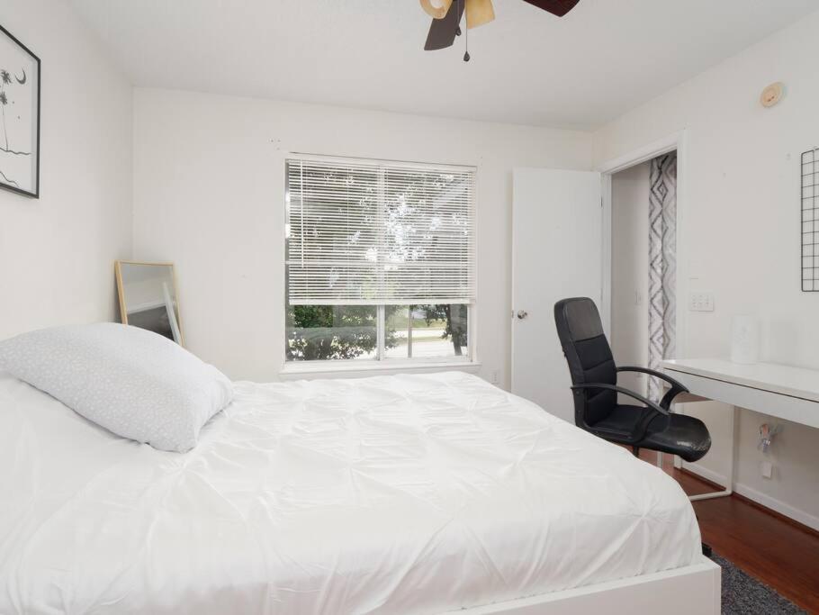 Spacious Condo Mins To Shands, University, & Downtown! เกนส์วิลล์ ภายนอก รูปภาพ
