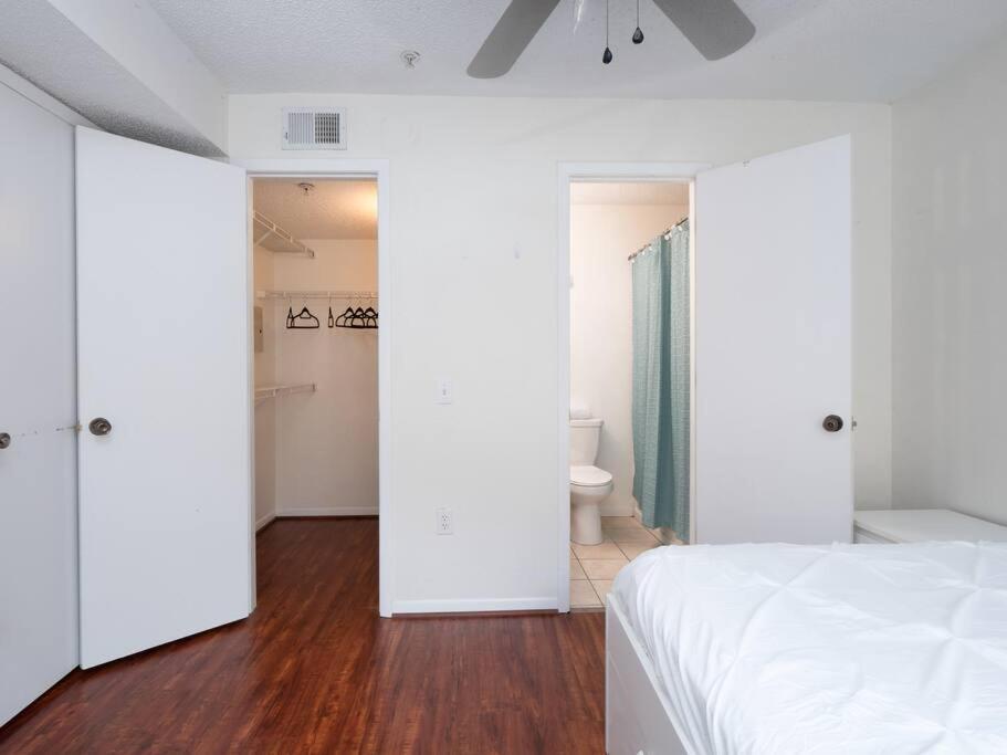 Spacious Condo Mins To Shands, University, & Downtown! เกนส์วิลล์ ภายนอก รูปภาพ